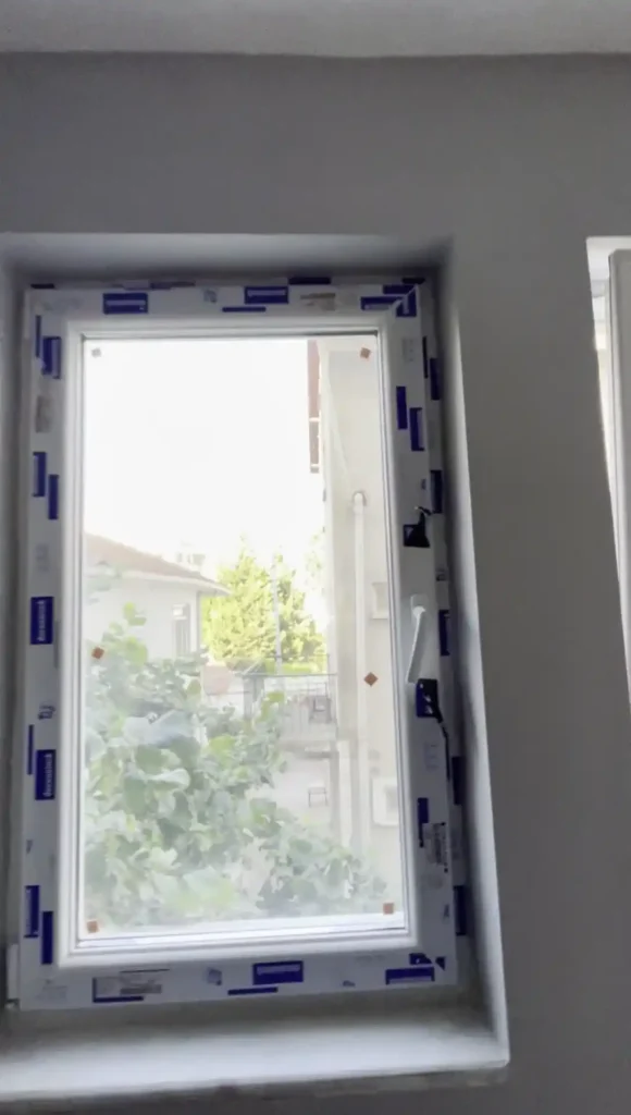 İzmit Kuruçeşme Pimapen Montajı. Öğretmenler Sitesi'nde, Kocaeli PEN ustasının montajını yaptığı, çift açılım mekanizmalı, beyaz ve modern Egepen pimapen pencere.