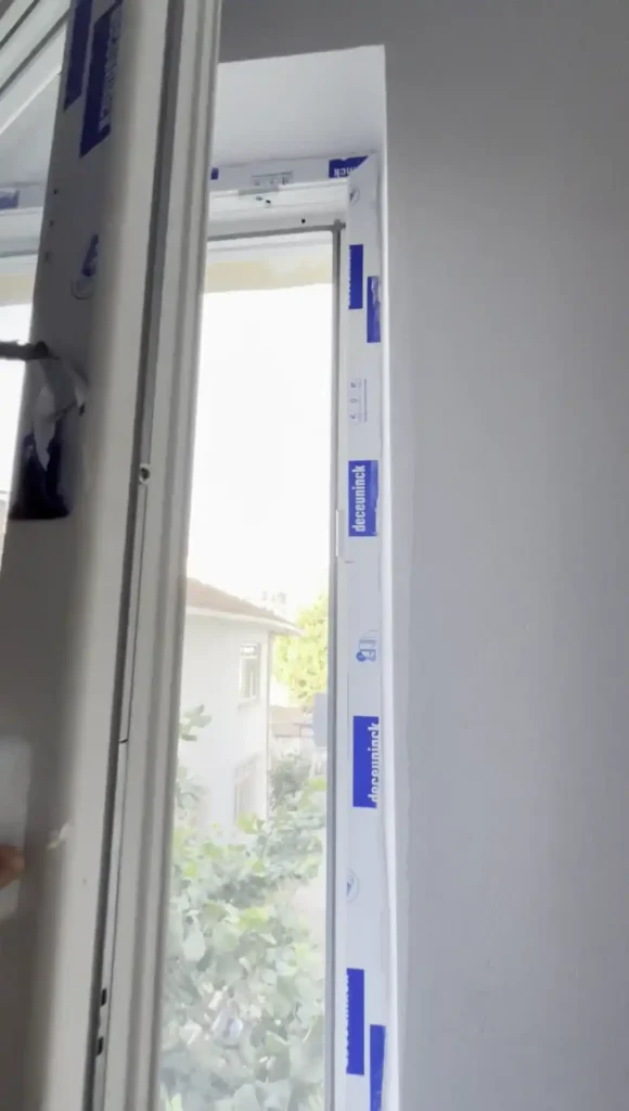 İzmit Kuruçeşme Pimapen Montajı. Öğretmenler Sitesi'nde, Kocaeli PEN ustasının montajını yaptığı, çift açılım mekanizmalı, beyaz ve modern Egepen pimapen pencere.