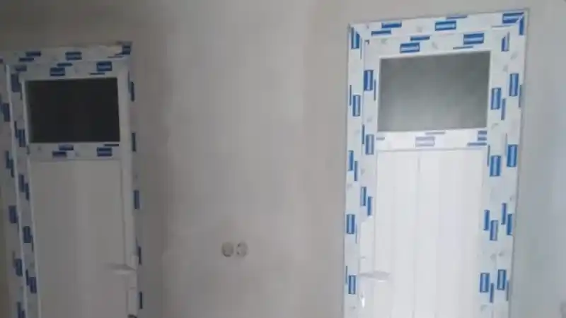 İzmit Topçular'da yeni yapılan bir binanın, Kocaeli PEN tarafından montajı tamamlanmış Topçular PVC Pencere ve balkon kapıları projesi.