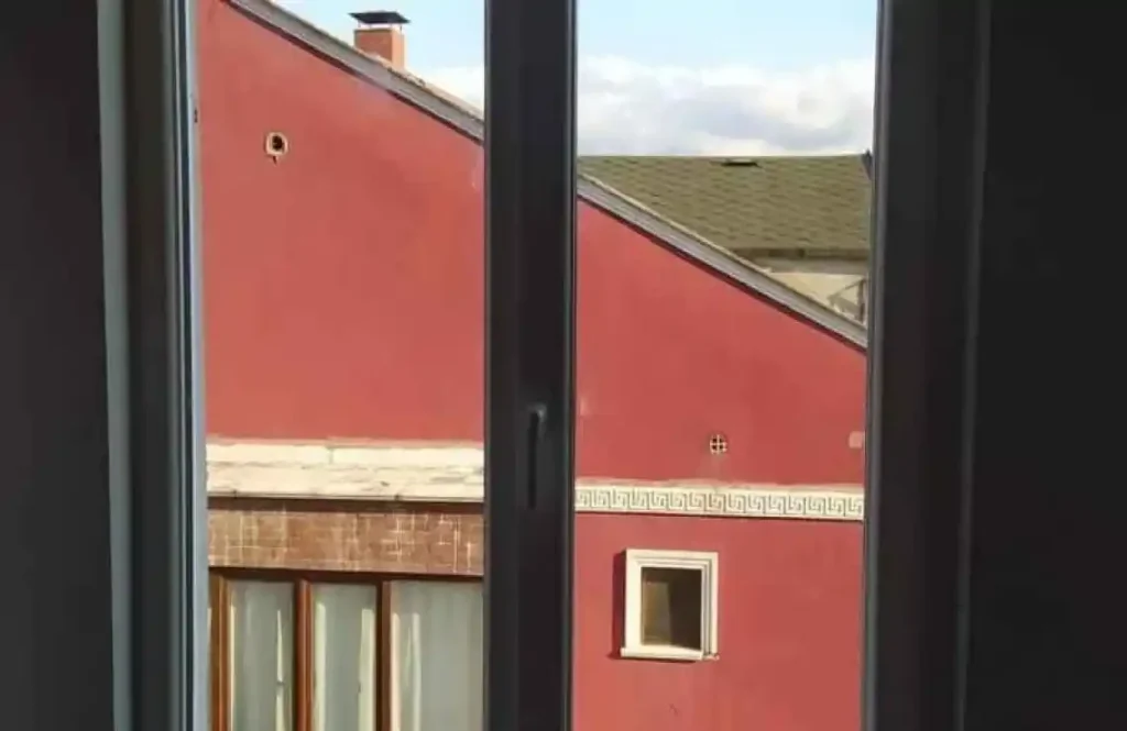 İzmit Seka Yanı’nda Egepen pencere ve kapı montajı yapılan konut görünümü