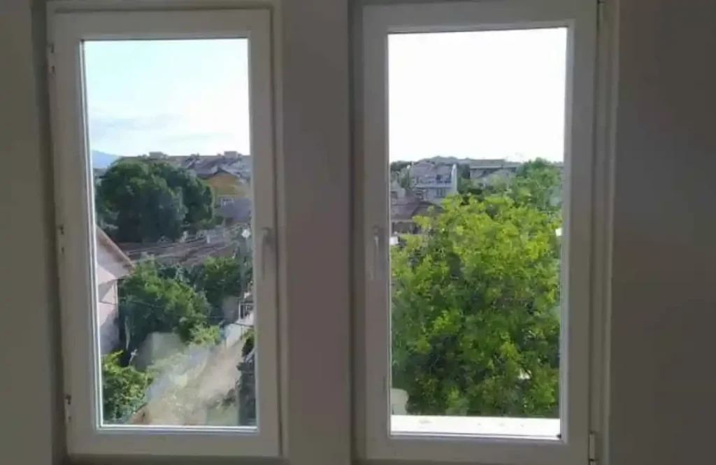 İzmit Seka Yanı’nda Egepen pencere ve kapı montajı yapılan konut görünümü