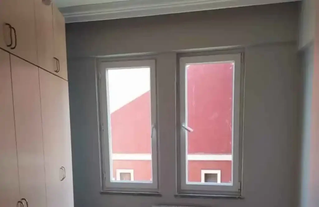 İzmit Seka Yanı’nda Egepen pencere ve kapı montajı yapılan konut görünümü